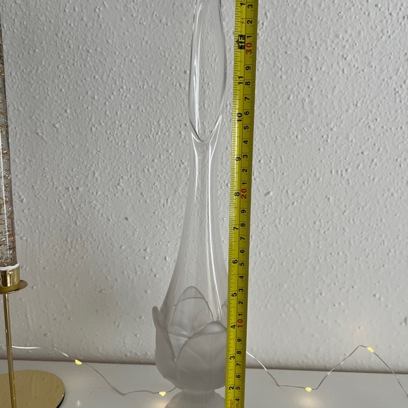 Viking frosted clear epic leaf swung vase - Picture 2 of 6
